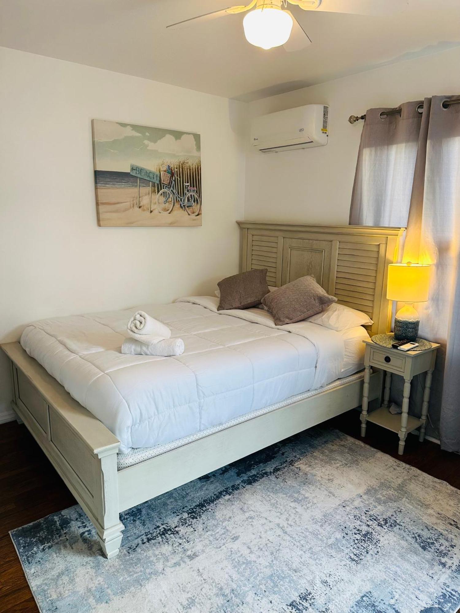 Studio, 5 Minutes To Venice Free Parking! Apartment *