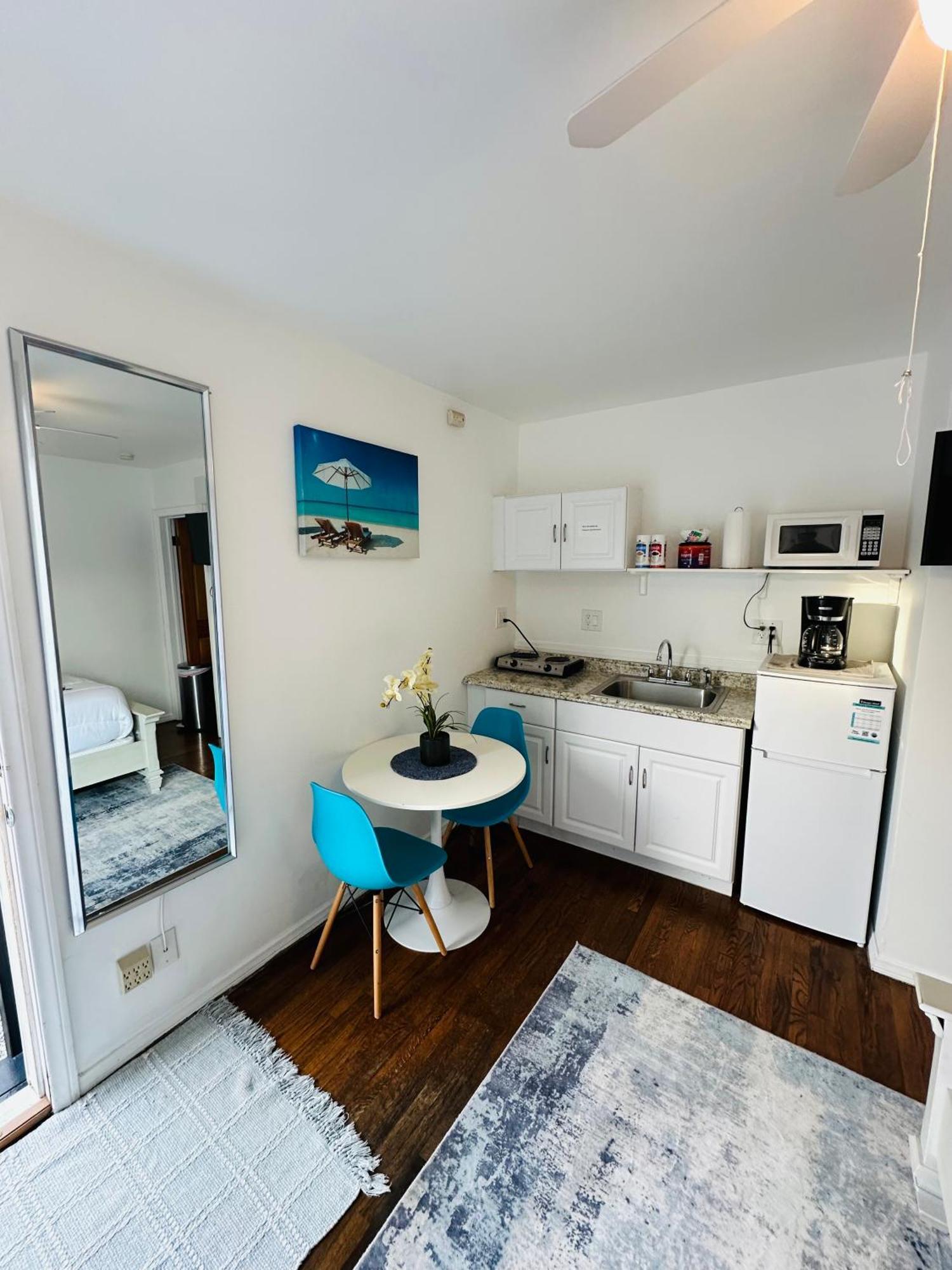 Studio, 5 Minutes To Venice Free Parking! *